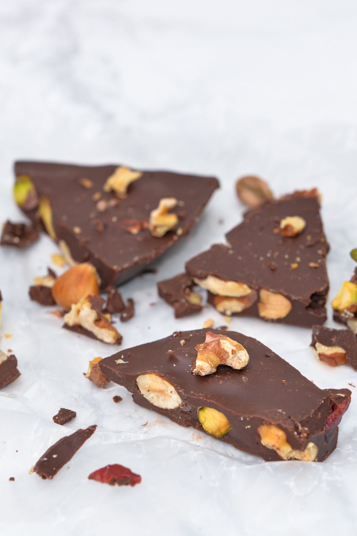 diabetes-friendly-dark-chocolate-nuts-bark